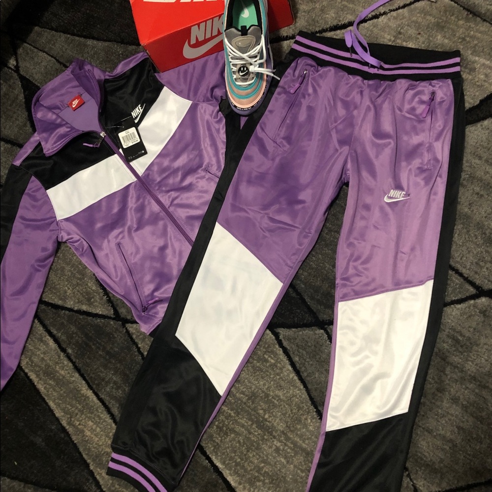 Have a Nike day and Track Suit ! Women’s 7 and s/m